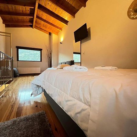Guesthouse Mouses Калаврита Экстерьер фото
