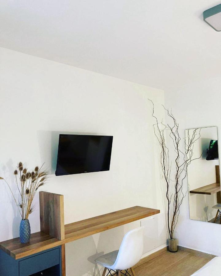 Guesthouse Mouses Калаврита Экстерьер фото