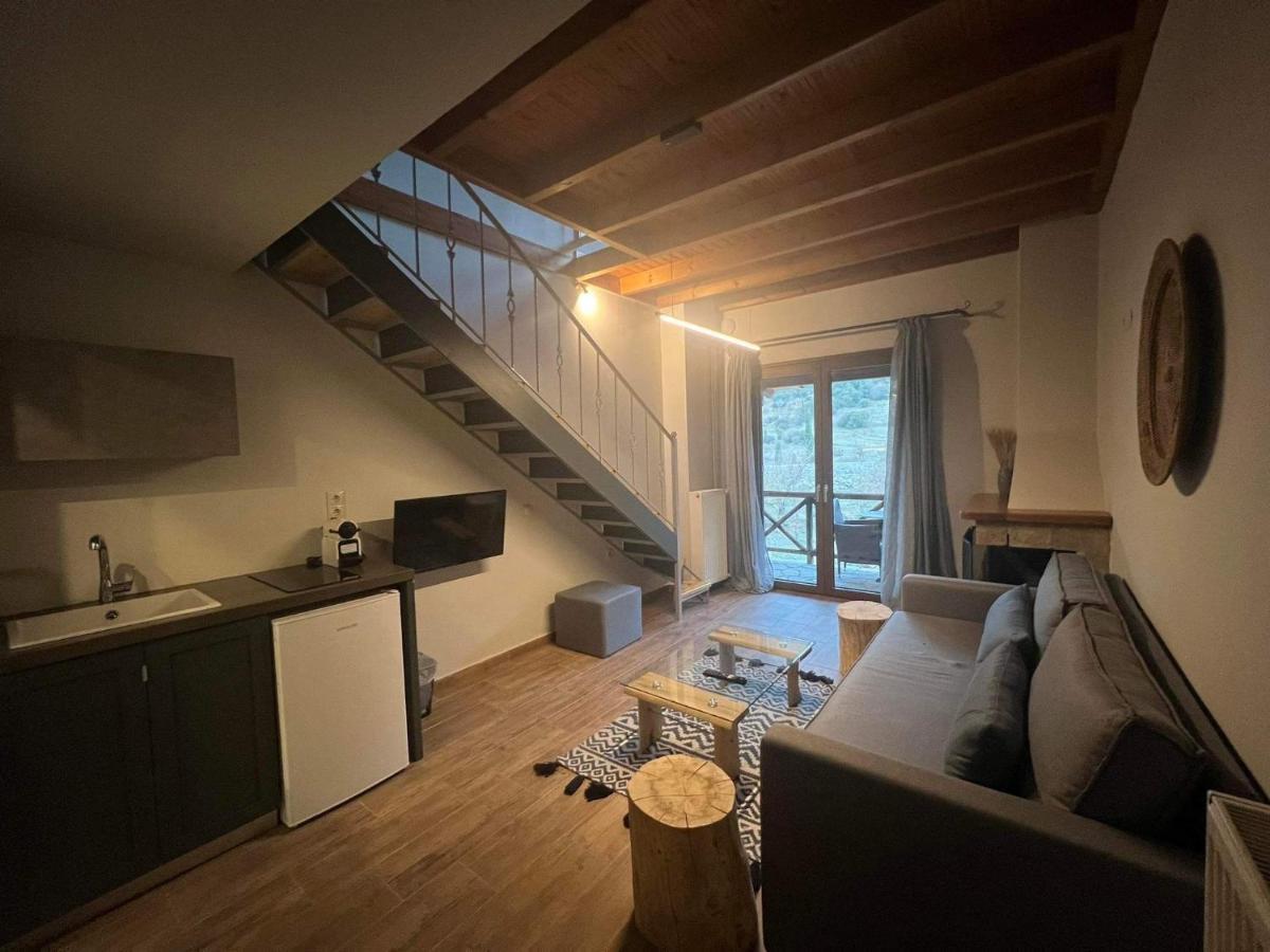 Guesthouse Mouses Калаврита Экстерьер фото