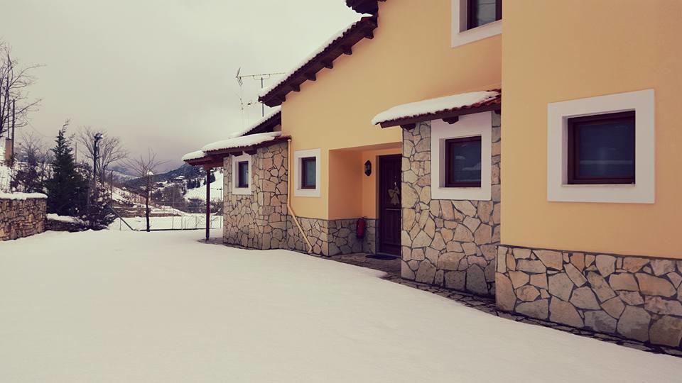 Guesthouse Mouses Калаврита Экстерьер фото