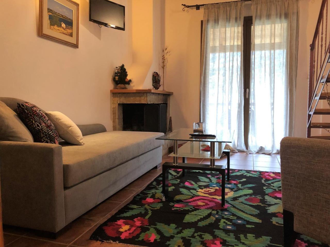 Guesthouse Mouses Калаврита Экстерьер фото