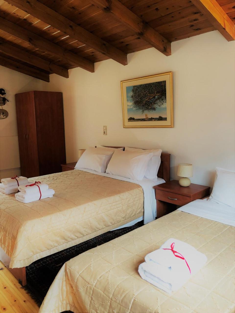 Guesthouse Mouses Калаврита Экстерьер фото
